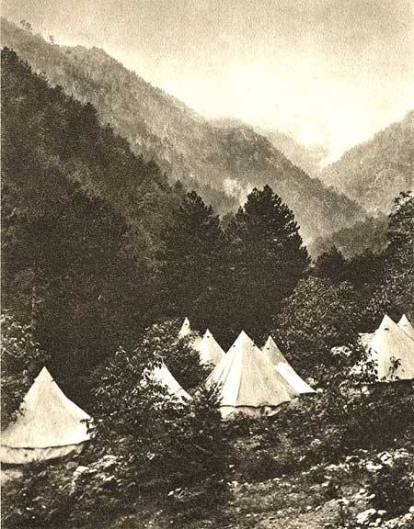 Παραθεριστές στον Όλυμπο το 1913 (από το αρχείο του συγγραφέα).