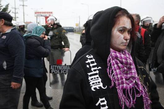 Πριν από δύο μέρες επιδόθηκαν κλήσεις απολογίας σε 9 κατοίκους της Ιερισσού, οι οποίοι κατηγορούνται για παρακώλυση συγκοινωνιών