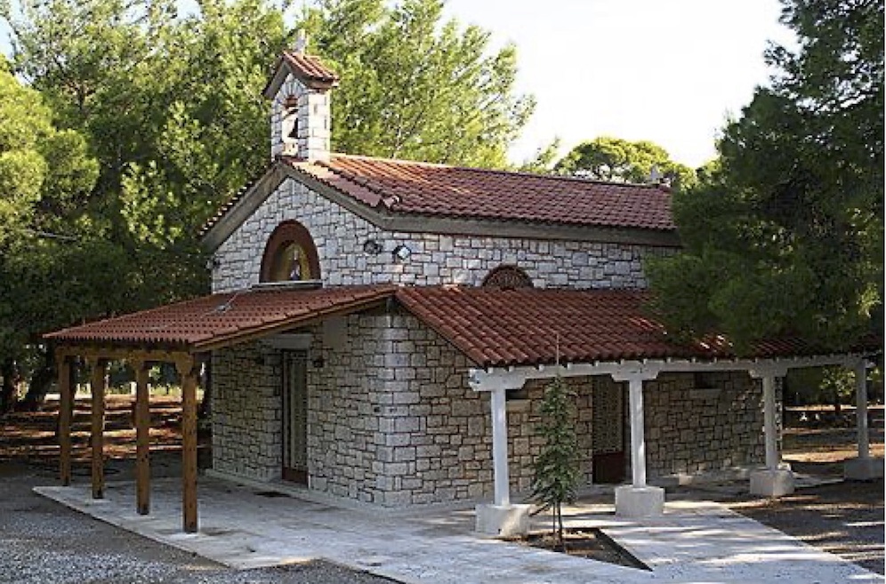 Το εκκλησάκι της Αγίας Βαρβάρας στον Πευκιά