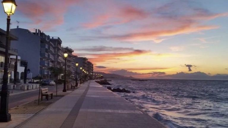 Σούρουπο στην παραλία του Ξυλοκάστρου