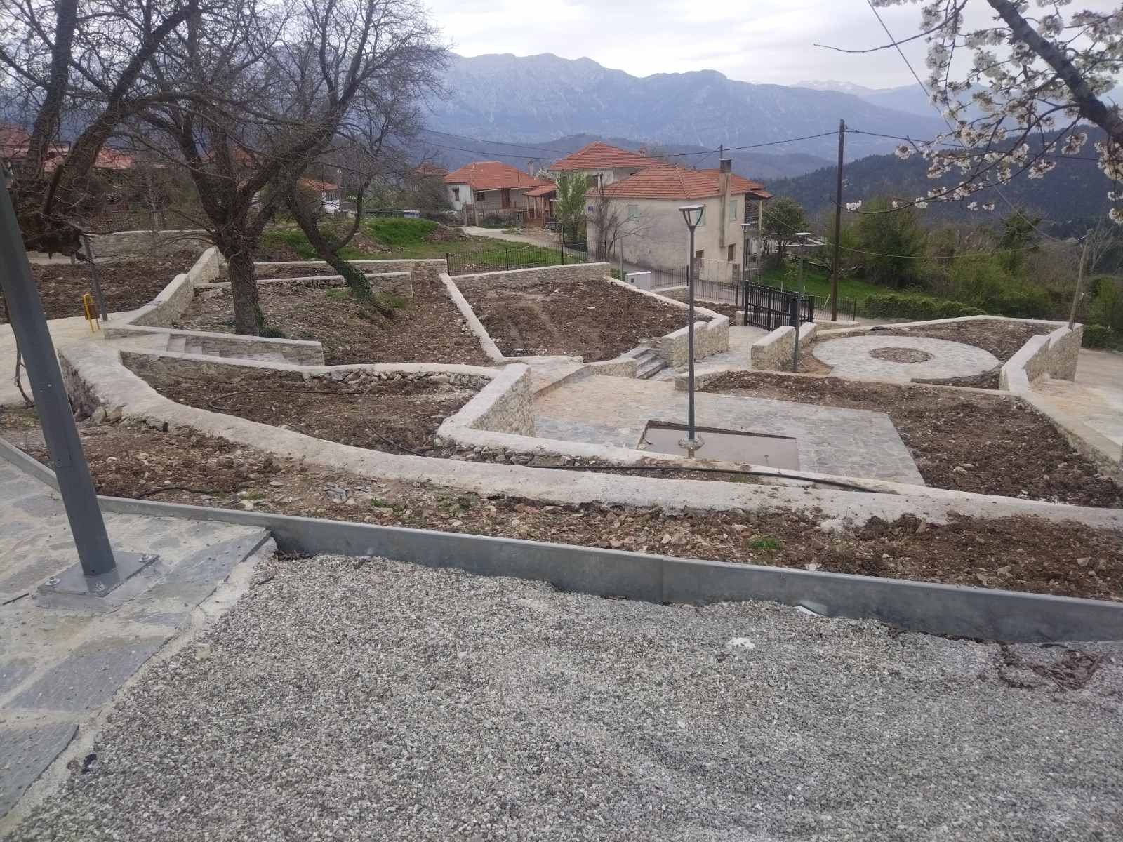 Ο Ορεινός Βοτανικός Κήπος Δωρίδας: Μια Ιστορία που Ξεκίνησε από ένα Συνέδριο και Περιμένει να Ριζώσει και ν΄ ανθίσει